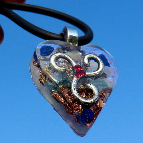 Orgonit (Sp7) *Triskelion* s granáty — foto 1