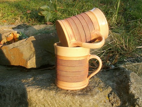 Hrnek o objemu cca 0,4 l — foto 1
