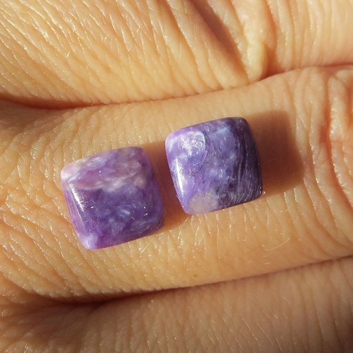 Čaroit - mini kabošony (8x8mm) pár č.02 — foto 1