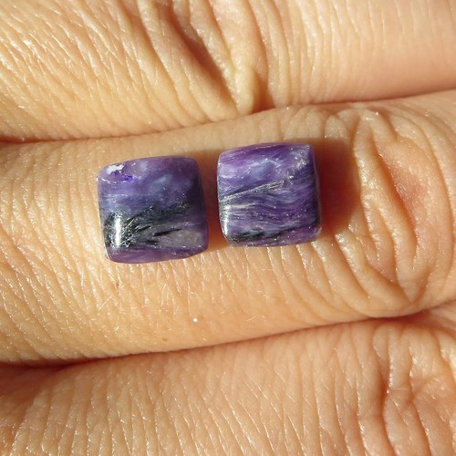 Čaroit - mini kabošony (8x8mm) pár č.04 — foto 1