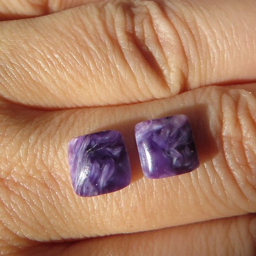 Čaroit - mini kabošony (8x8mm) pár č.05 — foto 1