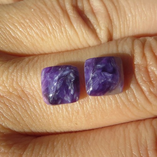 Čaroit - mini kabošony (8x8mm) pár č.08 — foto 1