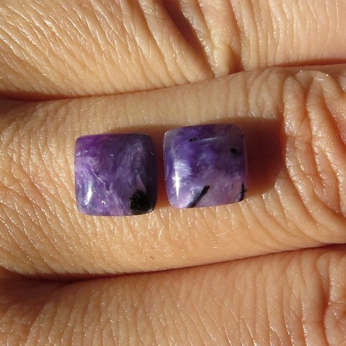 Čaroit - mini kabošony (8x8mm) pár č.014 — foto 1