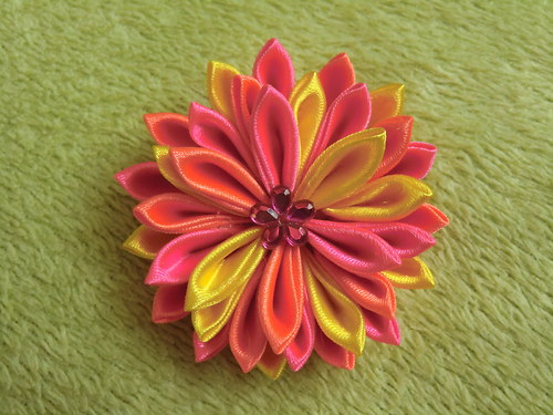 Kanzashi - brož pestrobarevná — foto 1