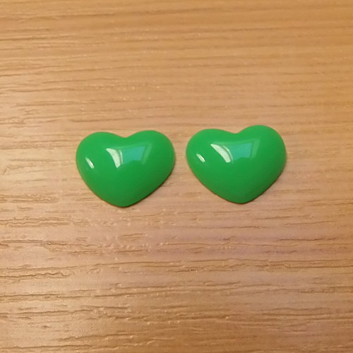 Resinové kabošony - srdíčka - 14x11mm