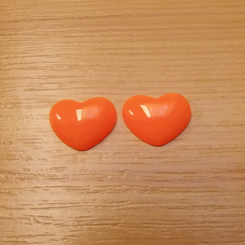 Resinové kabošony - srdíčka - 14x11mm