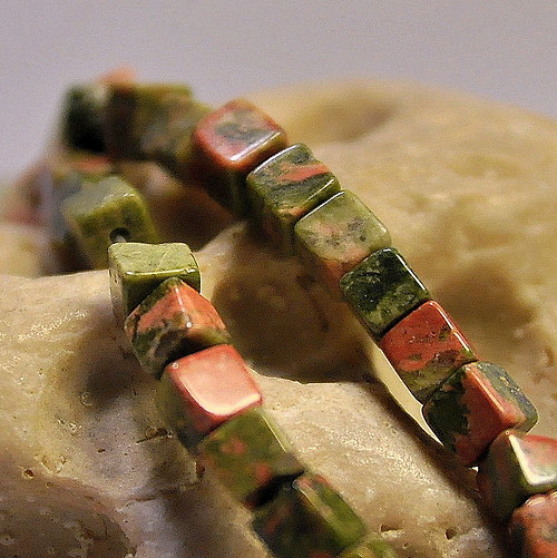 UNA5502 Unakit kostka 4mm / 2ks