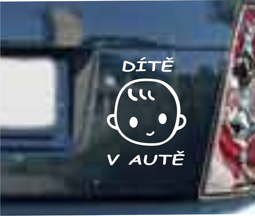 Samolepa dítě v autě bila1 — foto 1