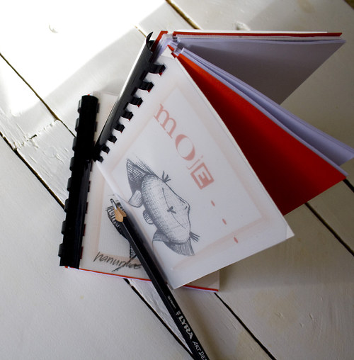 NOTES - 9,5 x 12 cm- Moje . . . sv.črvená. — foto 1