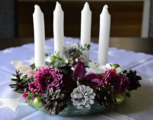 Vánoční věneček v bílé eleganci — foto 1