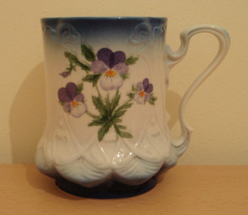 Hrnek - Reliéfní hranatý — foto 1