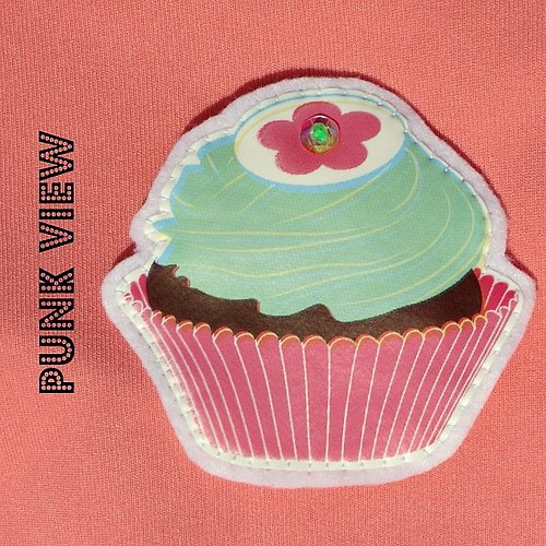 BROŽ "Cupcake" — foto 1