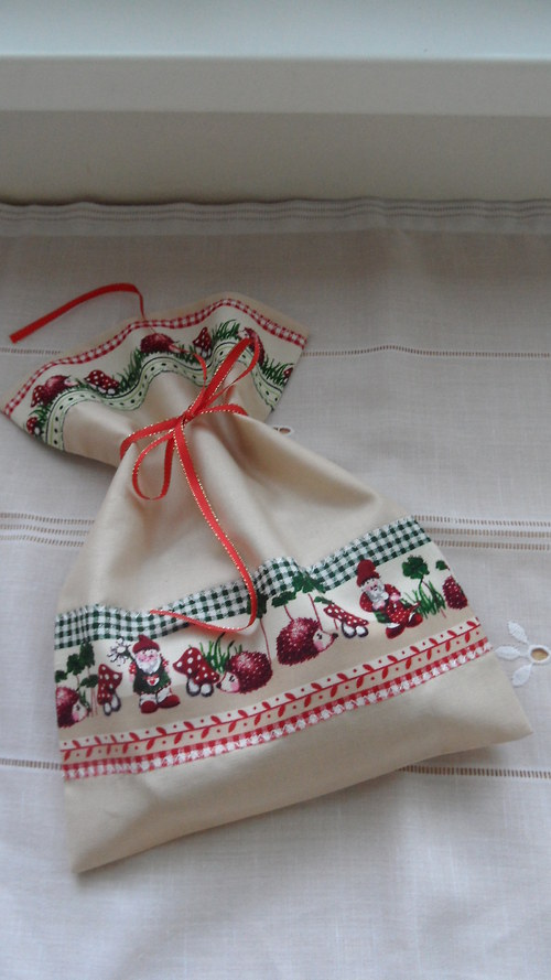 Pytlíček béžový s trpaslíky — foto 1