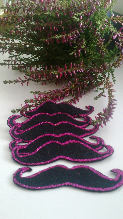 Mustache — foto 1