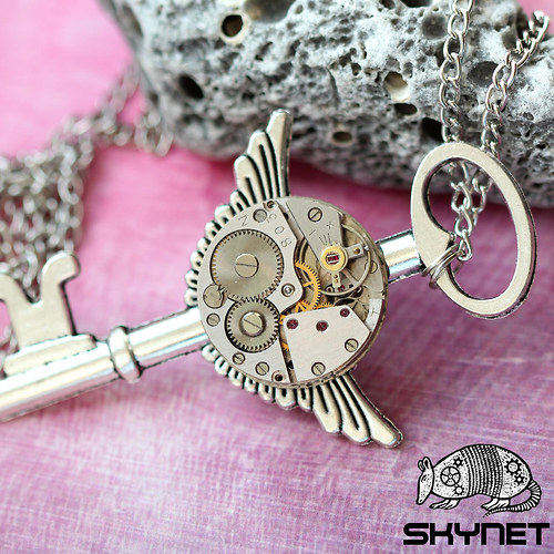 Okřídlený steampunkový klíček — foto 1