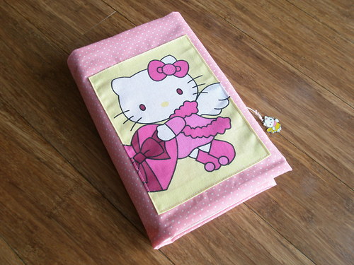 Obal na knihu - Hello Kitty s přívěskem — foto 1