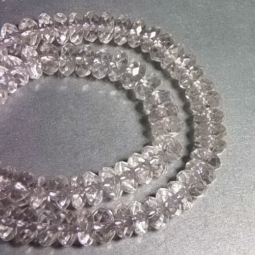 Křišťál - průměr 0,9 cm, 2 kusy — foto 1