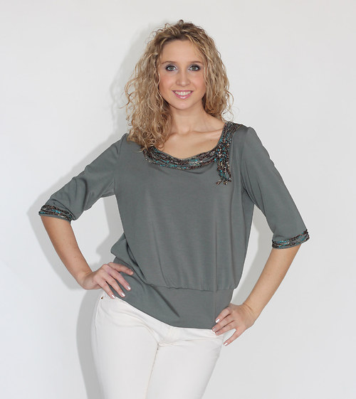 Ocelově šedá halenka s aplikací — foto 1