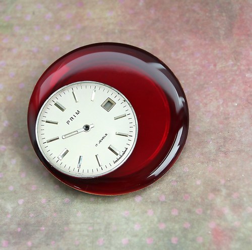 Red brooch — foto 1