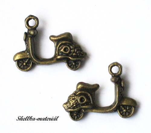 1501.Skůtr/motorka/ 18x14mm/ 2 kusy