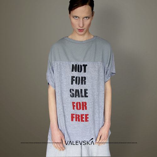 NOT FOR SALE, šedé maxi triko — foto 1