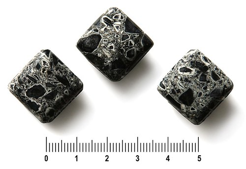 Černé zlomkové kosočtverce, 19 × 19 mm