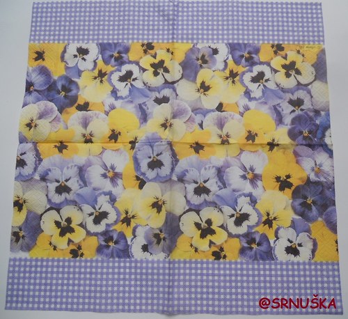 Obrúsok na decoupage - Koberec macešiek