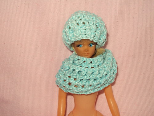 Nákrčník s čepičkou pro Barbie — foto 1