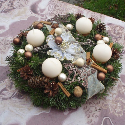 Adventní věnec s kouličkami — foto 1