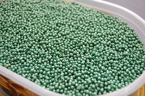 Korálky plastové kulička Ø 2mm 10g KK30