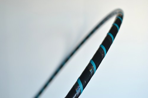 Obruč na hooping černo-zelenomodrá 95 cm — foto 1
