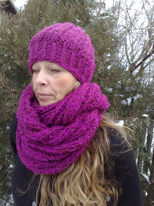 Ručně platený nákrčník +čepice — foto 1