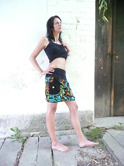 Strakatá balónková sukně s kapsou — foto 1