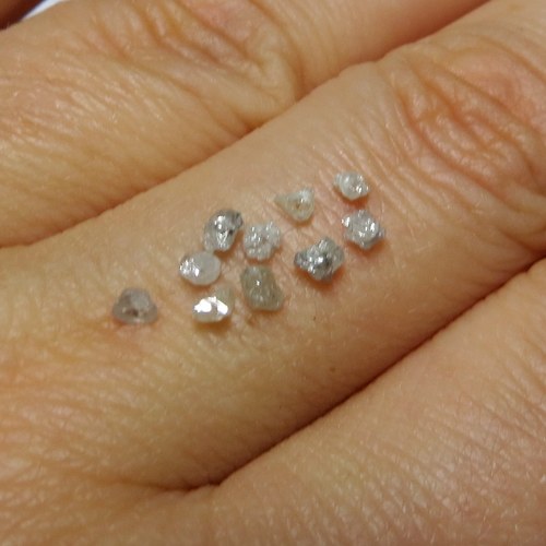 Bílý surový diamant vrtaný, 10ks — foto 1