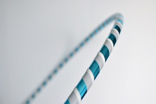 Obruč na hooping modro-šedo-bílá 95 cm — foto 1