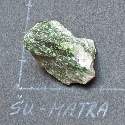 Chromdiopsid- surový — foto 1