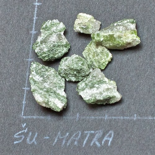 Chromdiopsid- surový — foto 1