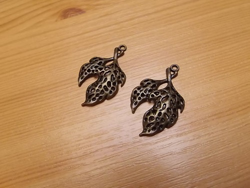 Bronzový lísteček - 30mm x 23mm
