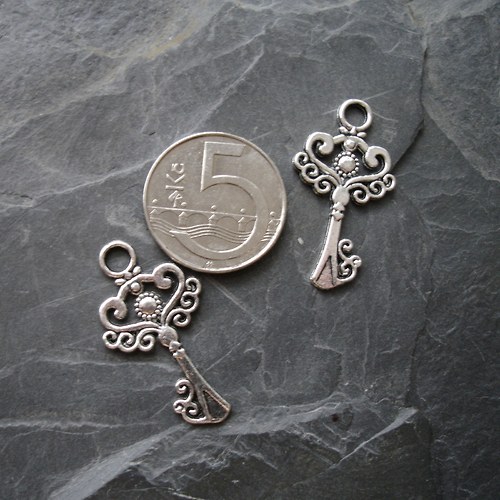 Přívěsek klíč 17x32 mm - starostříbrný - 1ks
