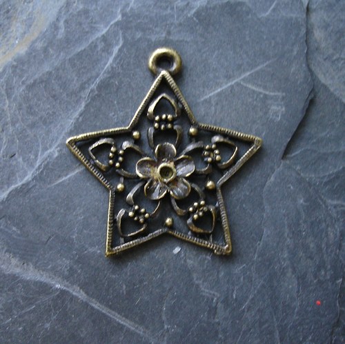 Přívěsek hvězda 28x30 mm - 1ks - staromosazný
