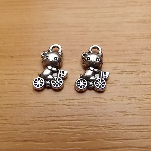 Kočka - starostříbro - 12 x 8mm