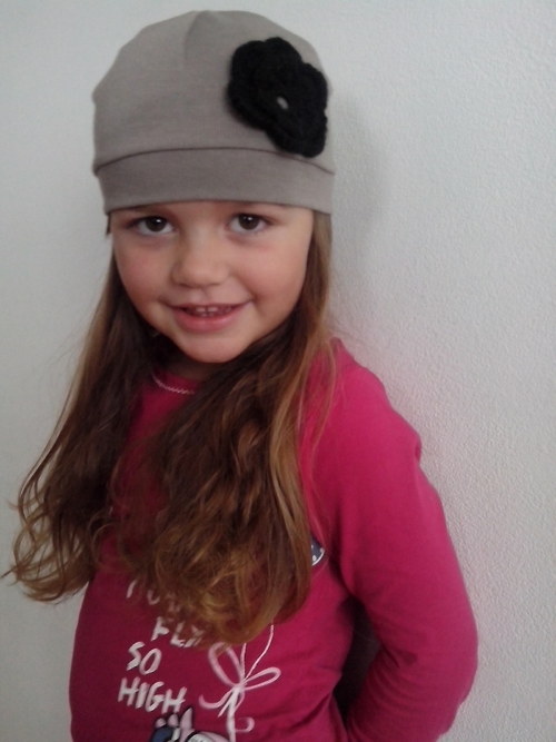 Čepička béžovo-šedá — foto 1