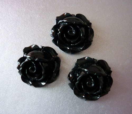 C43 / kabošon růžička černá /15x15x8mm / 3ks