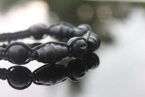 Černoušek... Náramek shamballa/makramé — foto 1