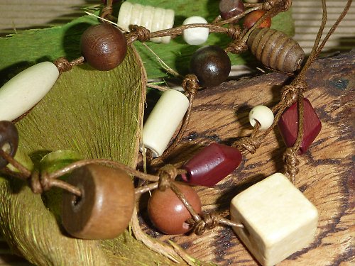 Dřevěný náhrdelník — foto 1