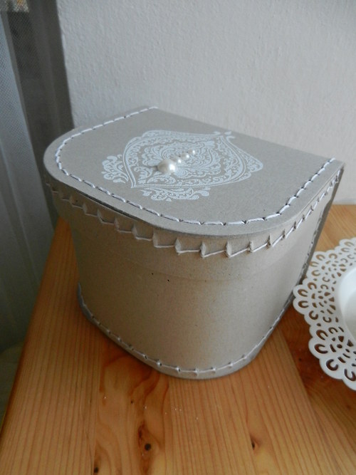 Krabička s barokním ornamentem — foto 1