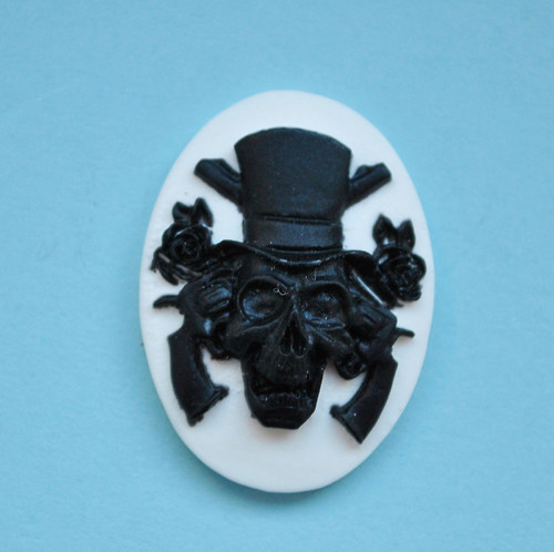 Cameo Skull, Roses and Guns 25x18 mm