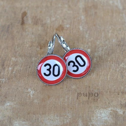 30.................., závěsné naušničky
