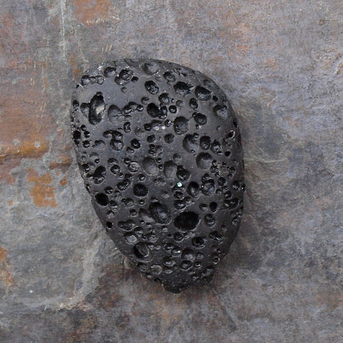Lávový kámen, 40x28mm — foto 1