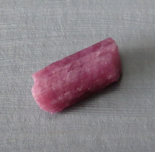 Rubelit -Brazílie; krystalek č.RS 2 — foto 1